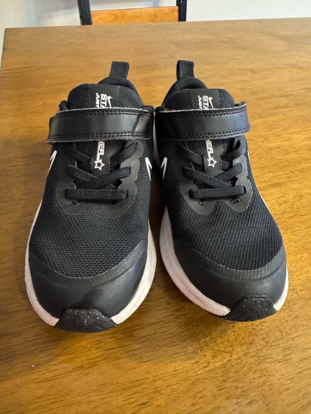 Nike Black and White Kids Sneakers with Hook-and-Loop Strap